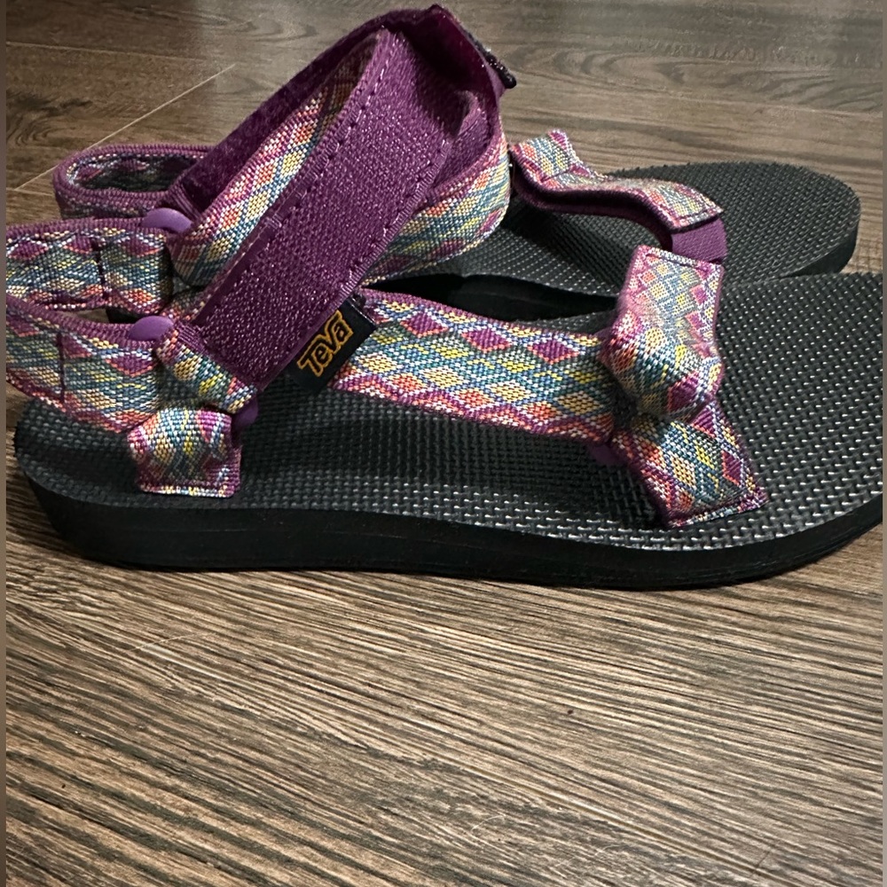 Women’s Teva sandals size 7